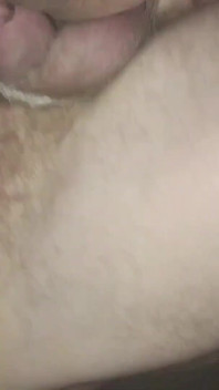 Futând-o adânc din lateral făcând-o să ejaculeze