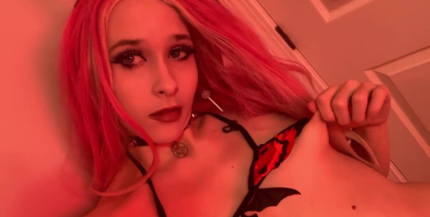 EmoDream1998: Heißes goth-mädchen striptease