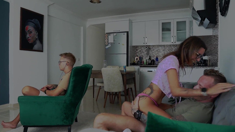 Ghomestory: Curang pada suaminya dengan kawan baiknya, di belakangnya! 4K