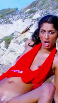 Skinny teen Indiana fucked on the beach by vacation flirt