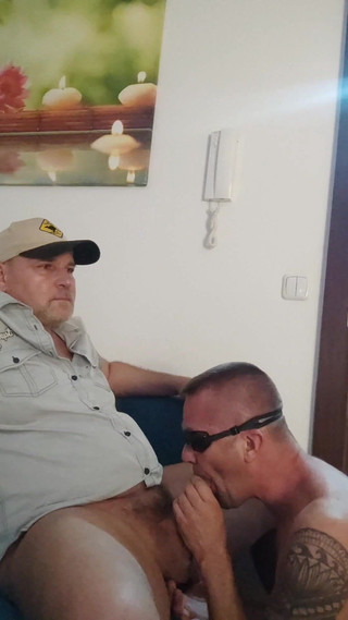 Dexterxxlfun: Dexter papai é chupado. Boquete gay anal ejaculação interna
