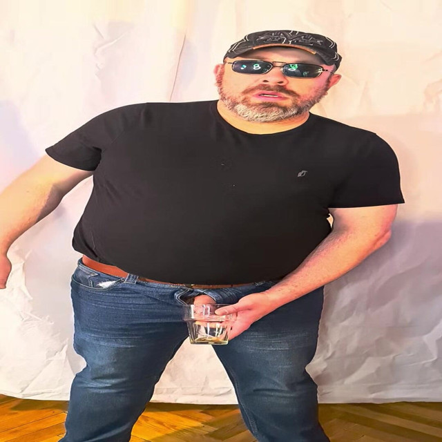 Dressed up with Cool Sunglasses, Treat Yourself to a Hot Piss (Bawdy Bear) Dressed up with Cool Sunglasses, Treat Yourself to a Hot Piss (Bawdy Bear)
