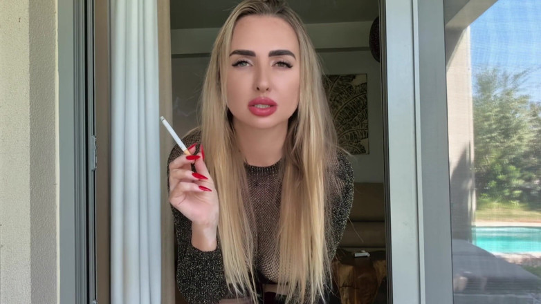 Goddess Lena: Destruição facial