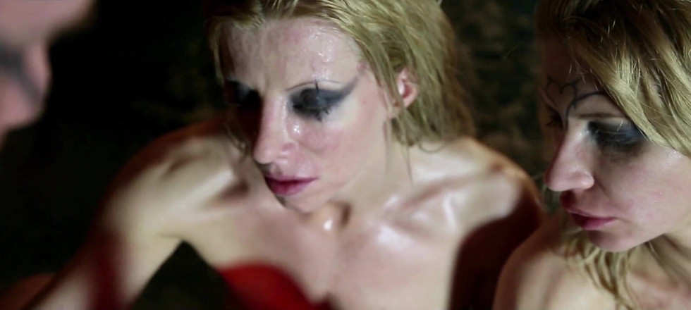 Dirty Lesbian: Dos lesbianas y una polla