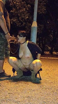 Aptal amcık babasının sidiğini ağzına alıyor