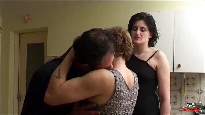 Vere Casalinghe Italia.: उसने मेरे सामने लंड चूसना शुरू किया और मैं सब गीला हो रहा था