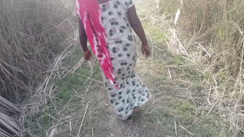 Sania: Khet Mein Lekar Apna Wife Ko Din Mein Open Sex...