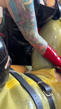 POV latexové rukavice double domme ruční práce lemování škádlení s elektro stim s Madame Li Ying a naší gumovou gimp