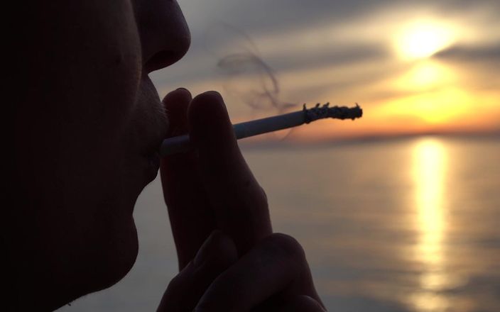 Aqua Pola: Palenie papierosów na plaży