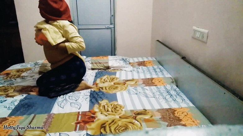 Desi Club House: India erótica Sucharita folla en la selva abiertamente al aire...