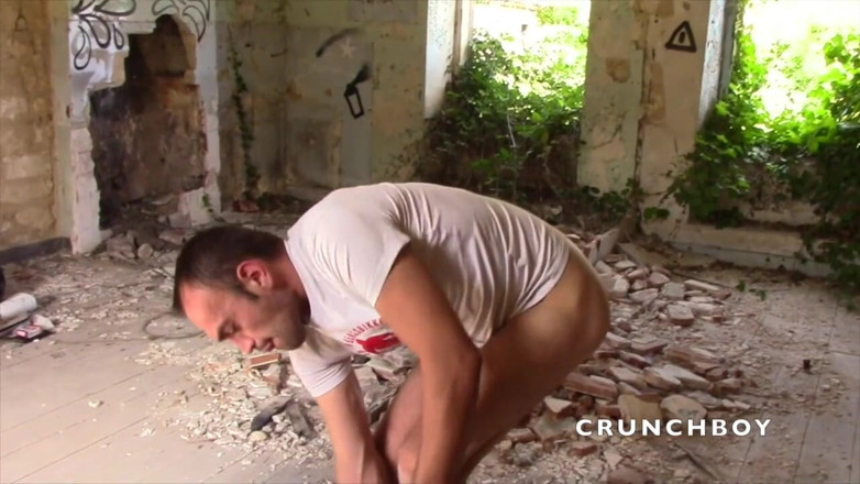 Gaybareback: Français salope utilisée et creampie par une bite XXL