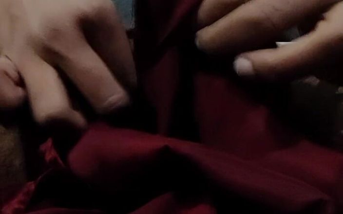 Satin and silky: Yarak kafası hemşirenin maroon saten ipeksi takımıyla ovuyor (27)