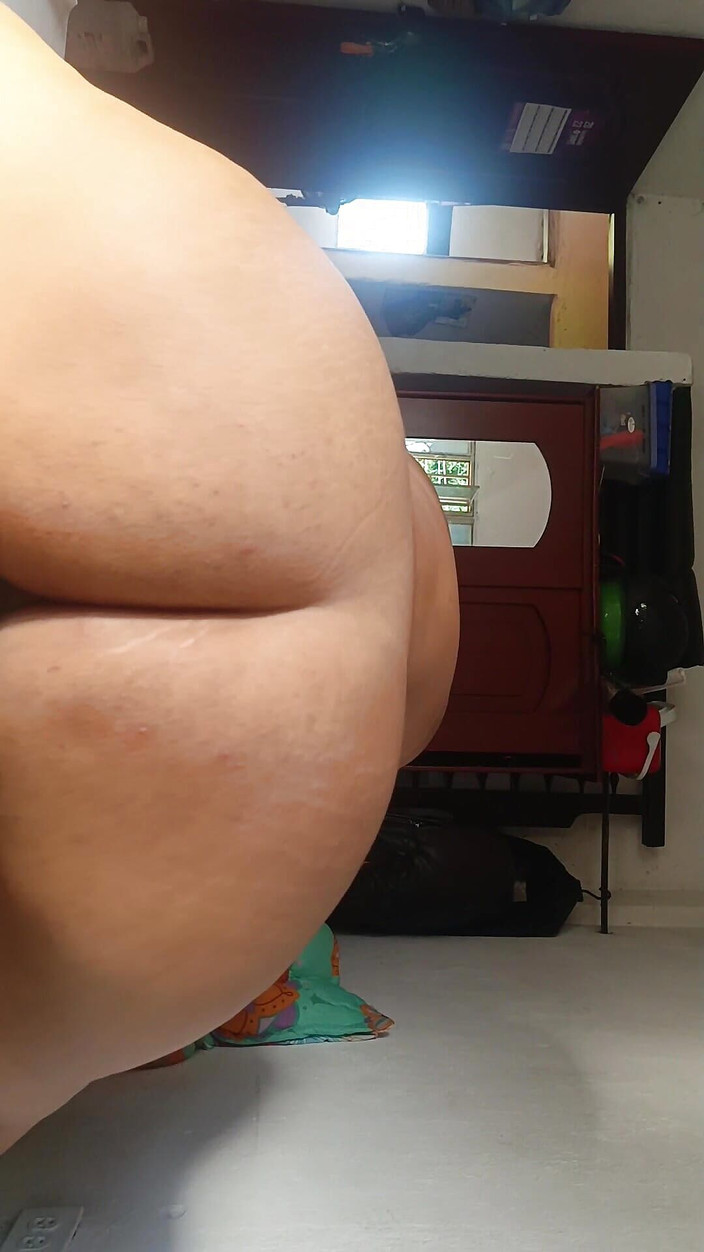 oficialkairadenaly: Moje macecha je, probudí mě a udělá se najednou, podrobuje...