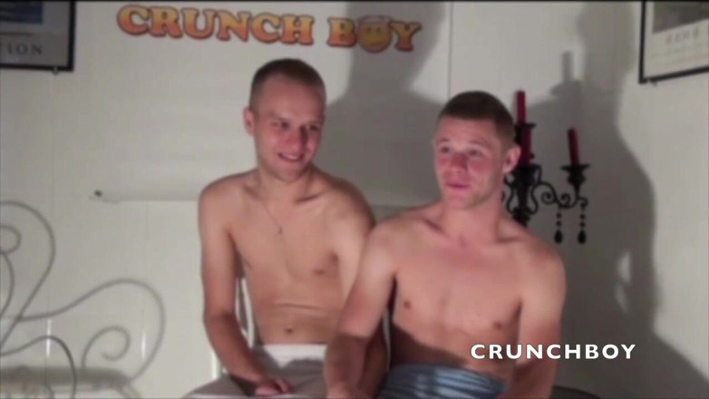 French Twinks Amator videos: Два милых французских твинка трахаются в дискретной комнате