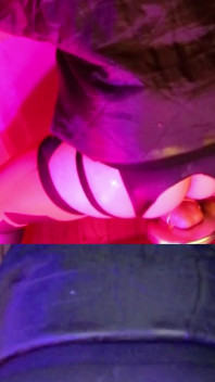 Călărește și fute vibratorul meu pe ritmul muzicii 4