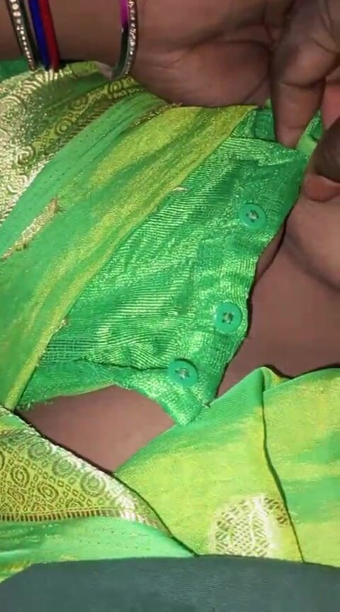 Auntixxx 69: Brat mnie przeleciał, mówiąc, że jestem dobra w hari saree