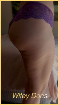 Wifey Shows Her Perfect Ass in Her Sexy Lingerie