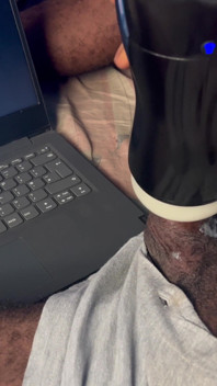 Užívám si moji kundičku při sledování krásného těla mé přítelkyně