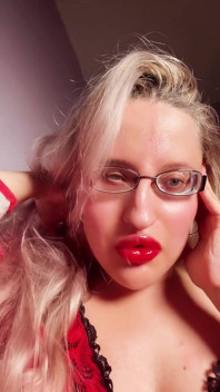 Lèvres parfaites, rouge à lèvres, rouge à lèvres brillante, fétiche, findom, dépendance aux lèvres du butdigger