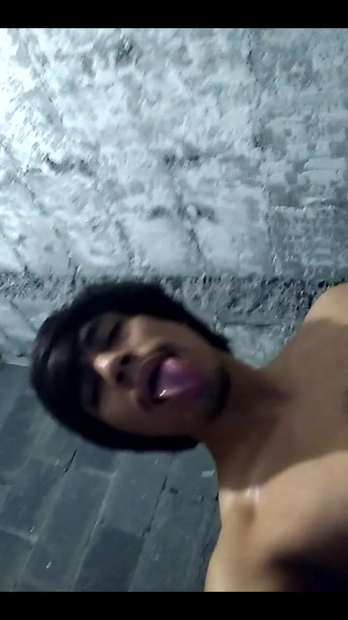 AlexAlejandro13: Na záchodě jsem vždycky hodně nadržená. Přijďte trávit nejlepší čas u...