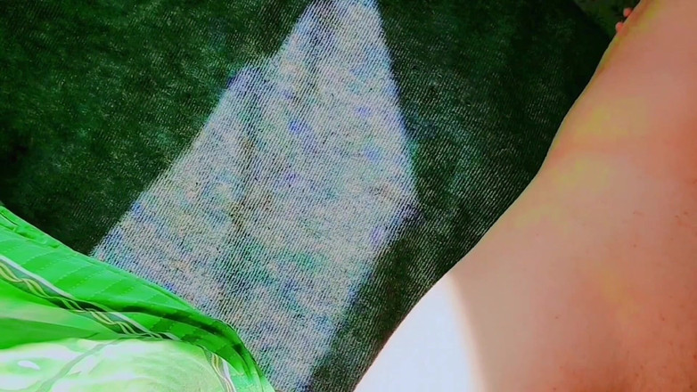 Kitty_Cross: Ohromující Femboy Nastavení sukně před zrcadlem