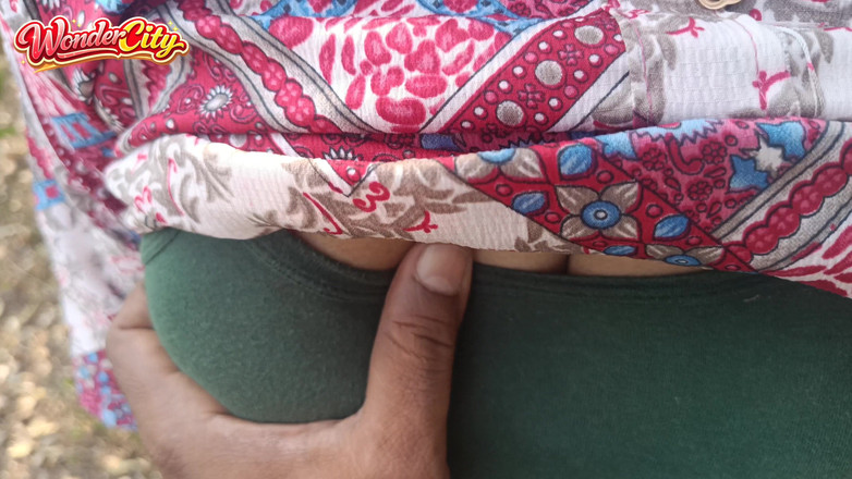 Magilmathi: Na świeżym powietrzu gorący romans tamilski