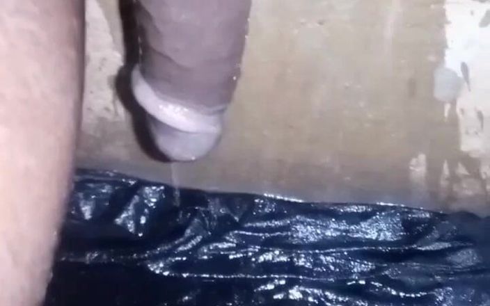 bigBlackie699: 新视频我剃光并玩弄我的大黑屌并射精