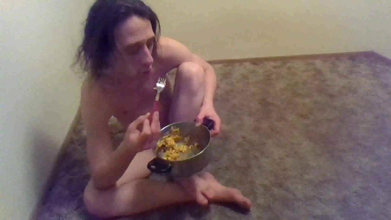 LilTaste: Jedzenie więcej tandetnego makaronu nago; Butthole solo dokucza i znów...