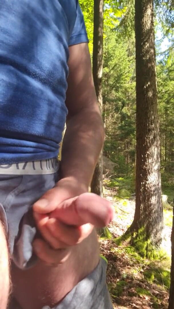 CumShorts: Outdoor cum