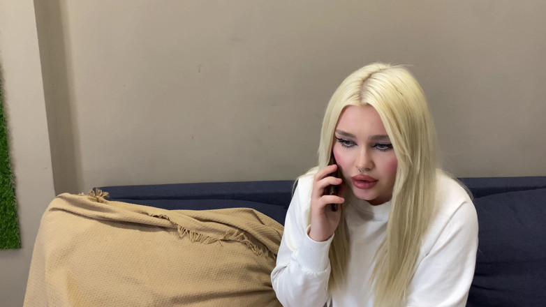 Blondessa: Vợ dâm đãng bú cu ông chủ của chồng