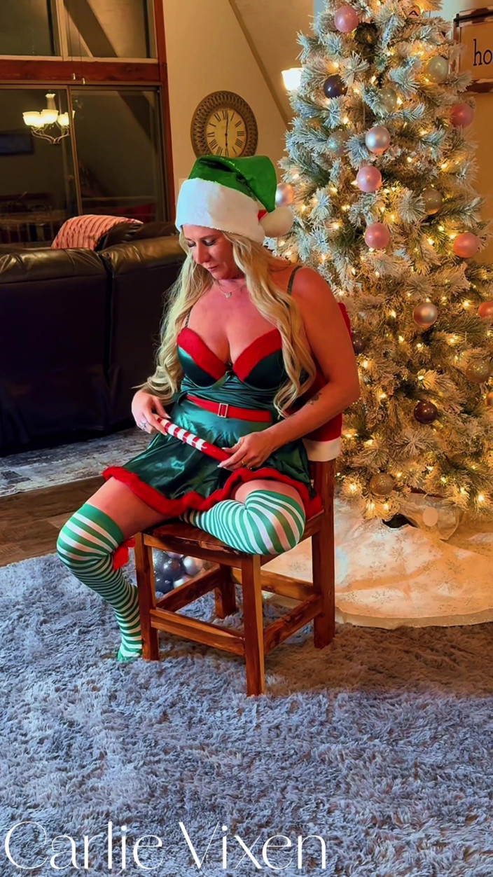 Carlievixen: 4K Carlie Vixen Sexy Green Elf MILF Toys Pierced Pussy...