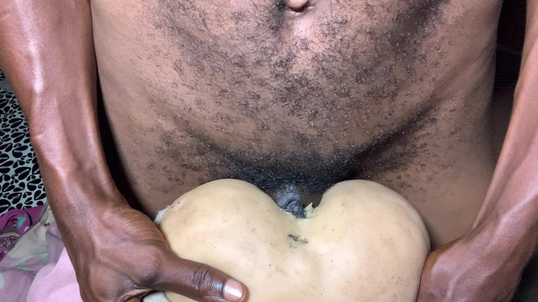 Bangcum8: Ngentot boneka seksku sama kontol besar pria kulit hitam