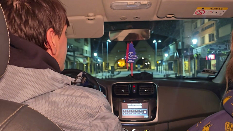 Knock Knock Club: Brudne dziwki ssące penisa w Uber przed imprezą! Strumień knock