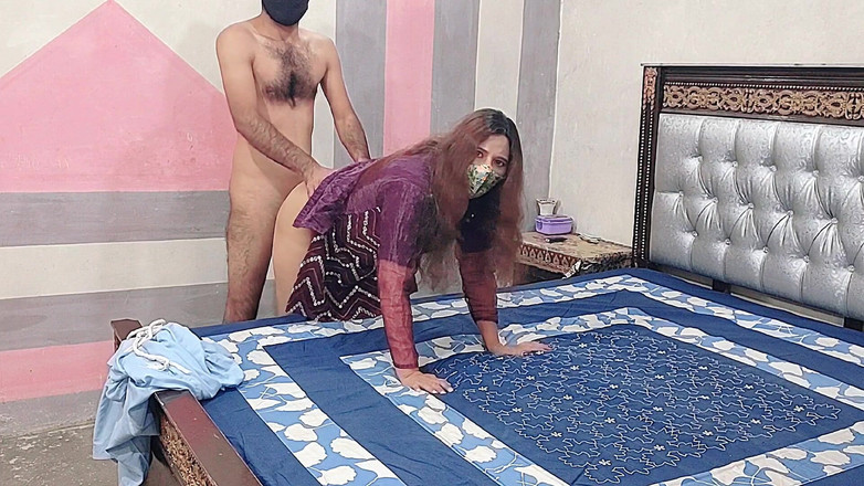 Pakistani CoupleX: 방 청소하는 바비, 새 하인을 만든 의붓오빠, 인도 인도 바비 후배위 후배위 섹스 베스트