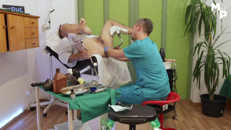 Marcus Pollack Gay: Bác sĩ lập dị nhét vào đít bằng tay và đồ chơi...