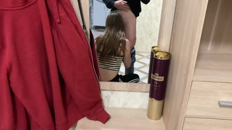 MaybeNatty: Vecina De 18 Ani a Venit În Vizită, Dar a Trebuit Să...