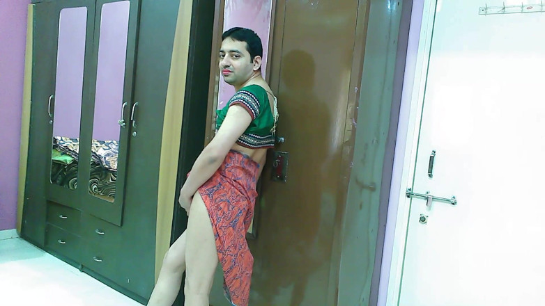 Cute & Nude Crossdresser: Słodka maminsynek crossdresser femboy Sweet Lollipop w topie i spódnicy...