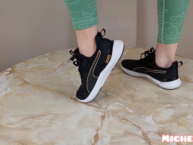 Sneaker Try on (Michellexm)