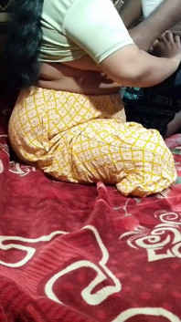 Hàng xóm Ấn Độ bhabhi đụ với devor của cô ấy
