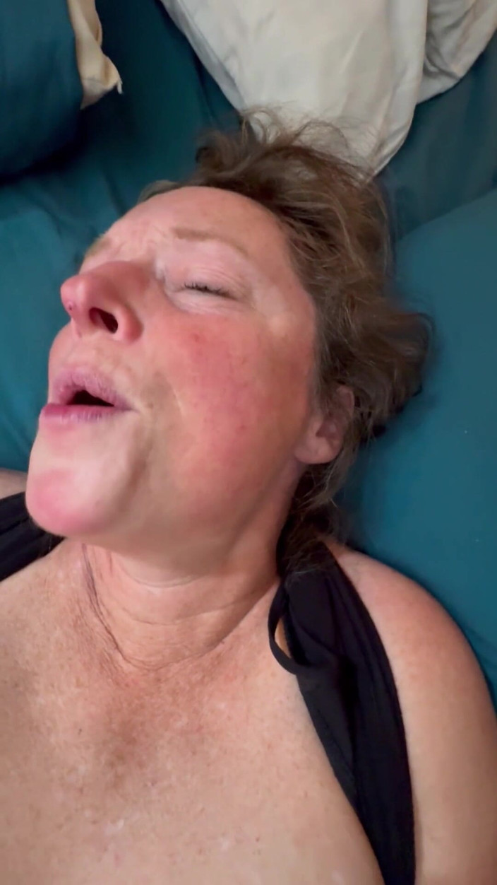 Bonewizzard69: Milf met grote natuurlijke tieten, luide en harde orgasmes, speelgoed...