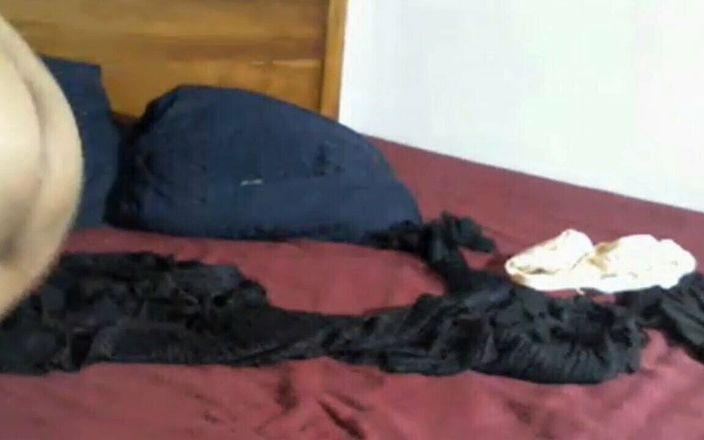 Miya White: Une célébrité et une actrice se masturbent avec des objets...