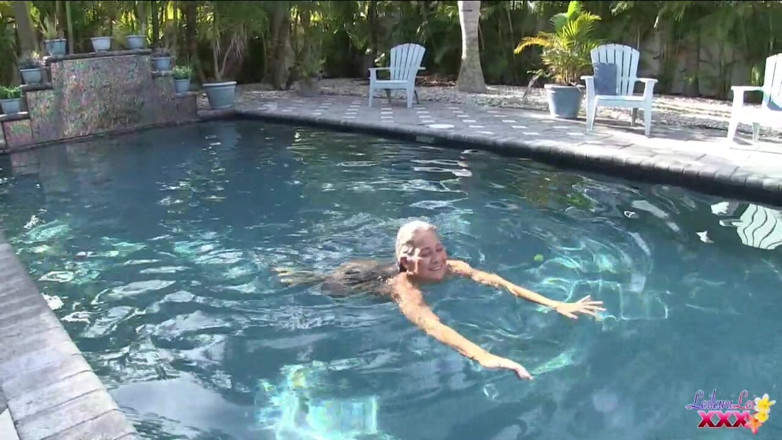 Leilani Lei: Bain matinal et masturbation