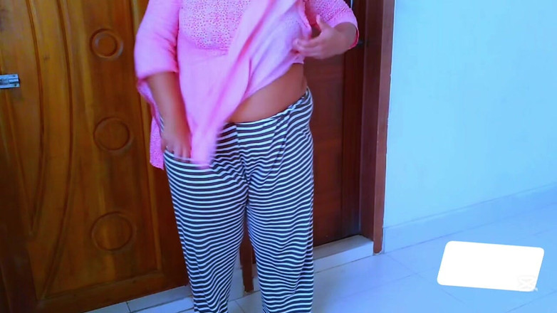 Aria Mia: हॉट बड़े स्तन वाली खूबसूरत विशालकाय महिला कोलाज लड़की की हॉस्टल क्लीनर लड़के द्वारा सख्त चुदाई की जाती है जब वह honry थी