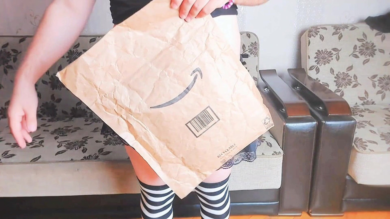 Kitty_Cross: Sevimli trans kız pencereden güneş ışığında poz yapıyor