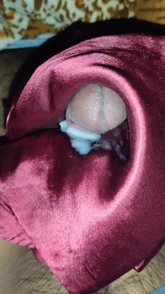 Satin And Silky: Saténové hedvábné honění porno - honění s Maroon Satin Silky Oblek...