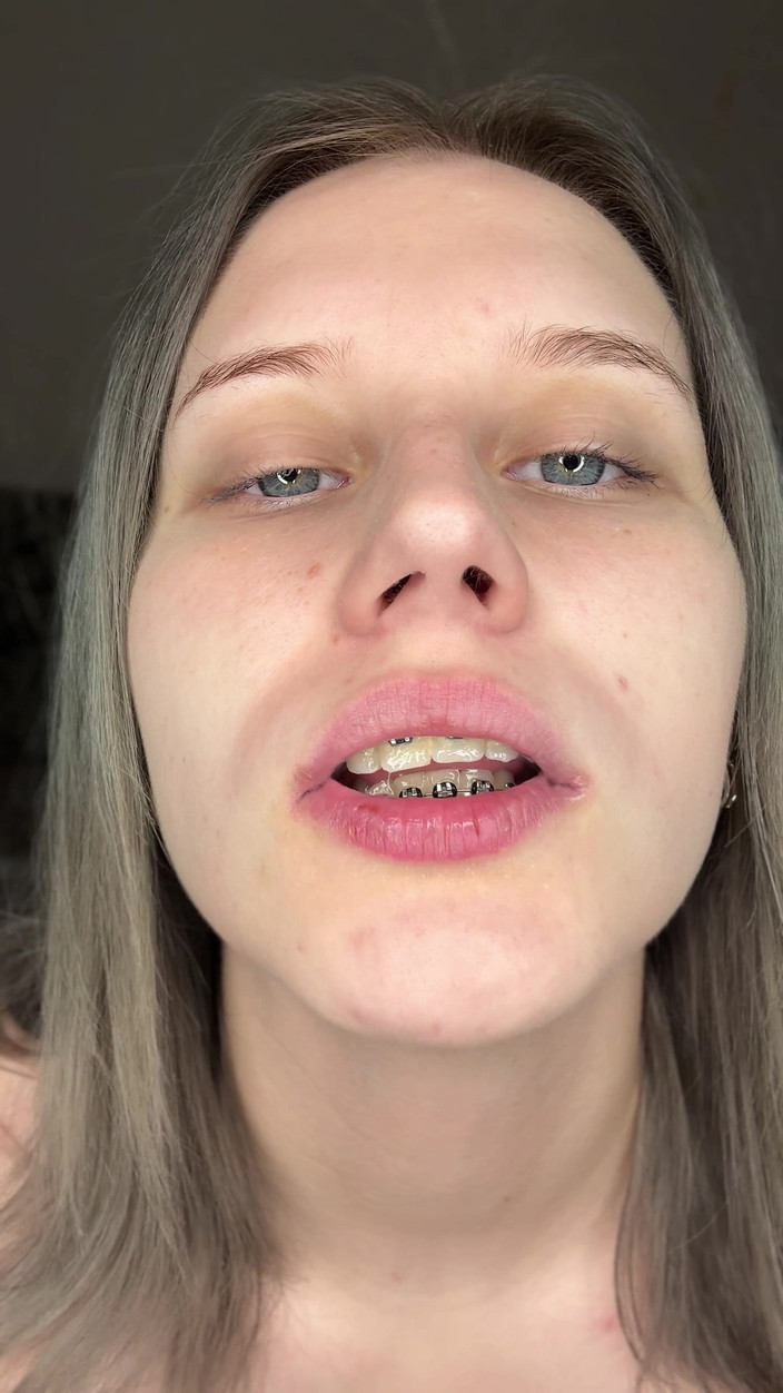 MertyXXX: Střílející oči na tebe, zatímco kouřím