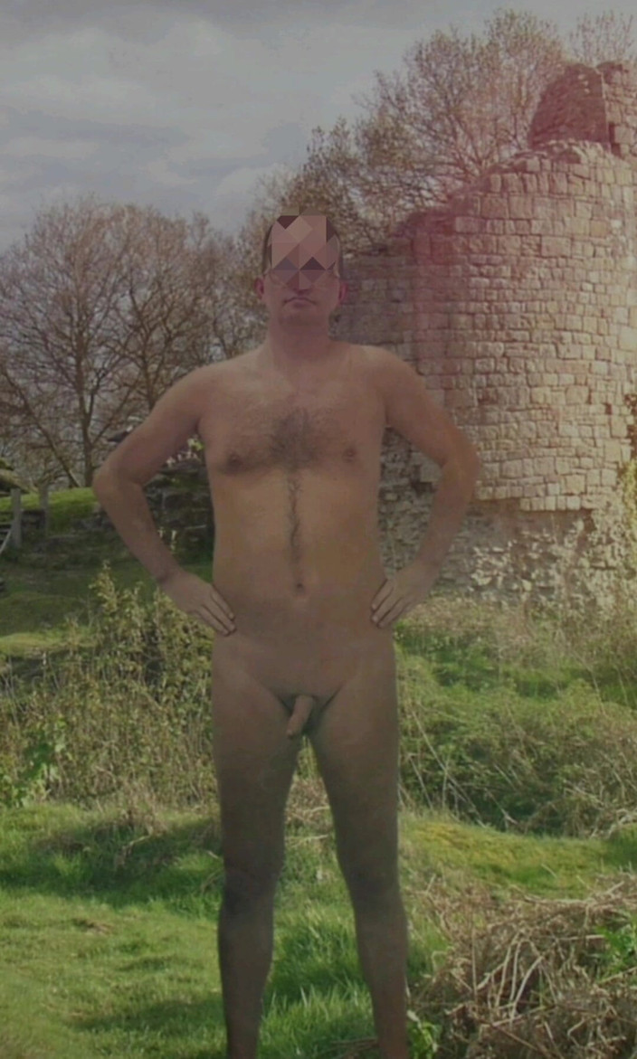 MaleModel: Слайд-шоу з малюнком - оголена на публіці