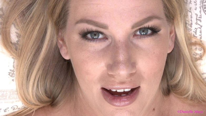 Danielle Maye: Šukání zblízka