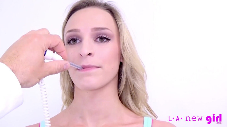L.A. New Girl: นักแสดงหนังโป๊ Emma Hix ถ่ายคลิปแรกในชีวิต - POV ออดิชั่น