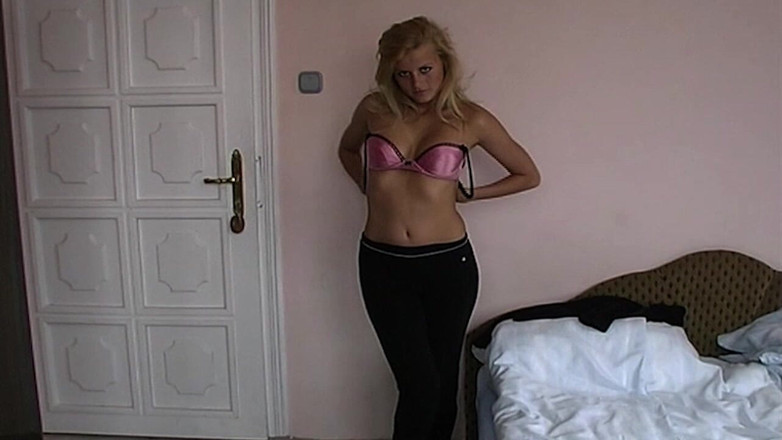 Purzel: Masturbation Torride Avec Des Nanas Excitées Baisant De Gros Godes...